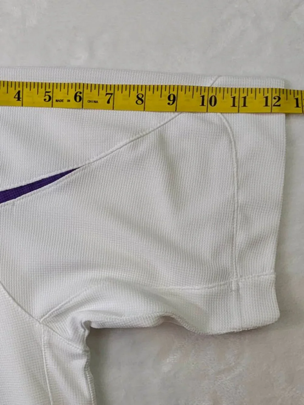 NEW Nike Dri-Fit White Polo Golf Shirt Mens‎ Medium Basketball Logo Purple BU